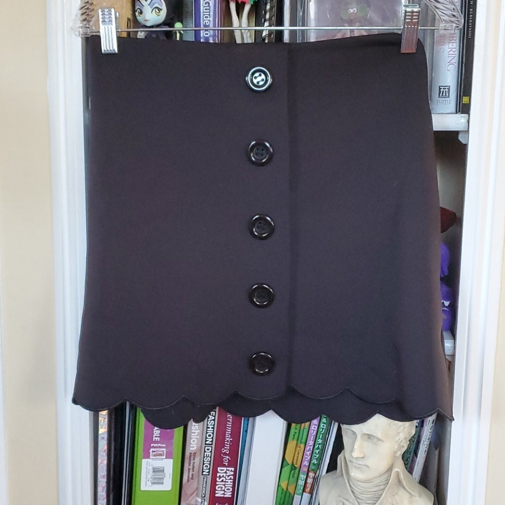 Cutesy black skirt